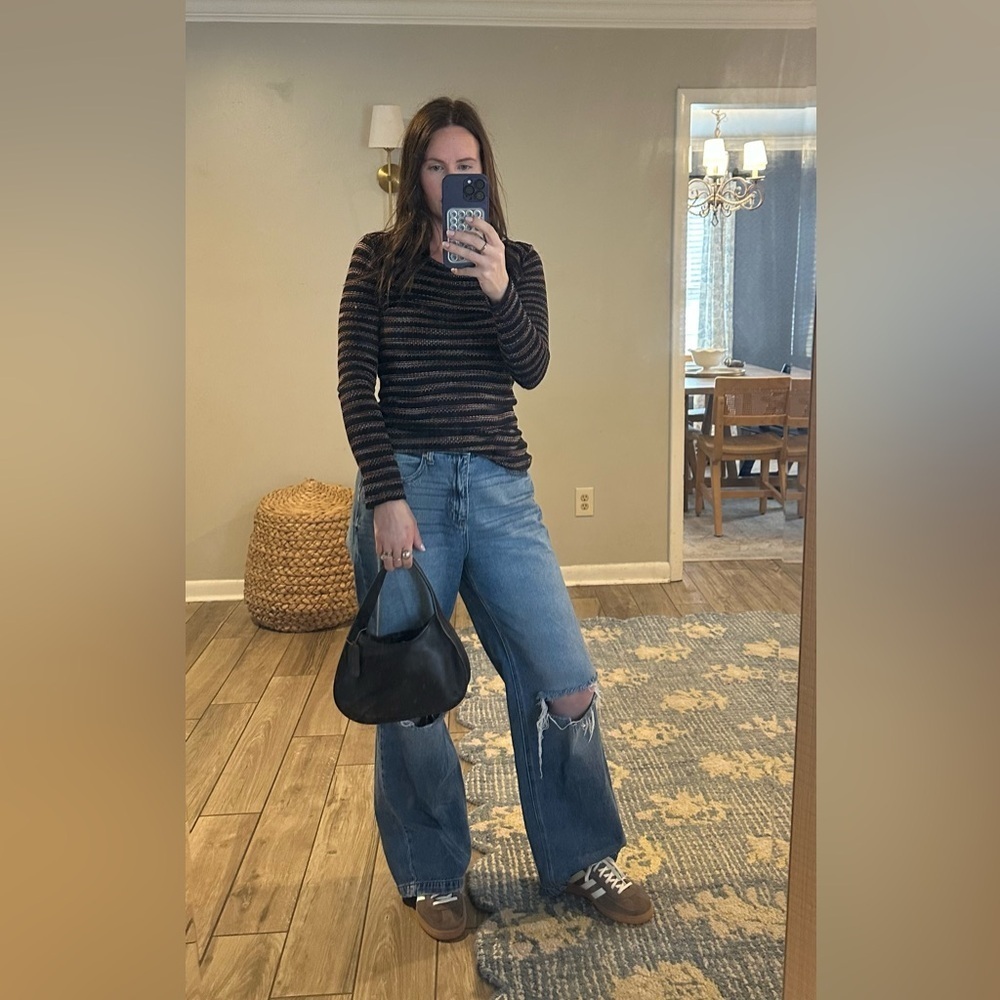 Sneak Peak Vintage Classic Blue Flare Jeans with Distressed Details - Picture 2 of 5
